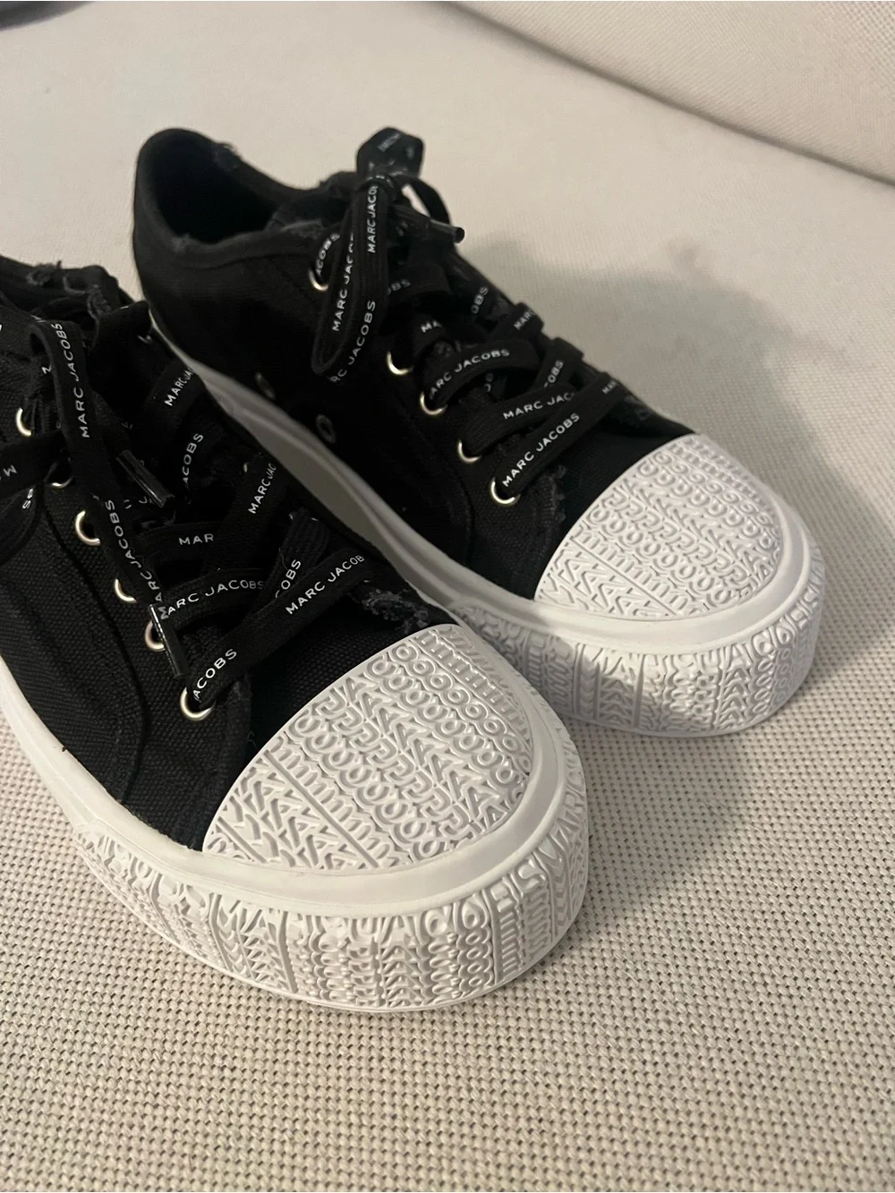 Marc Jacobs Black and White Platform Canvas Sneakers 6.5 (37)